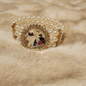 Gorgeous Rhinestone Pearl Bracelet